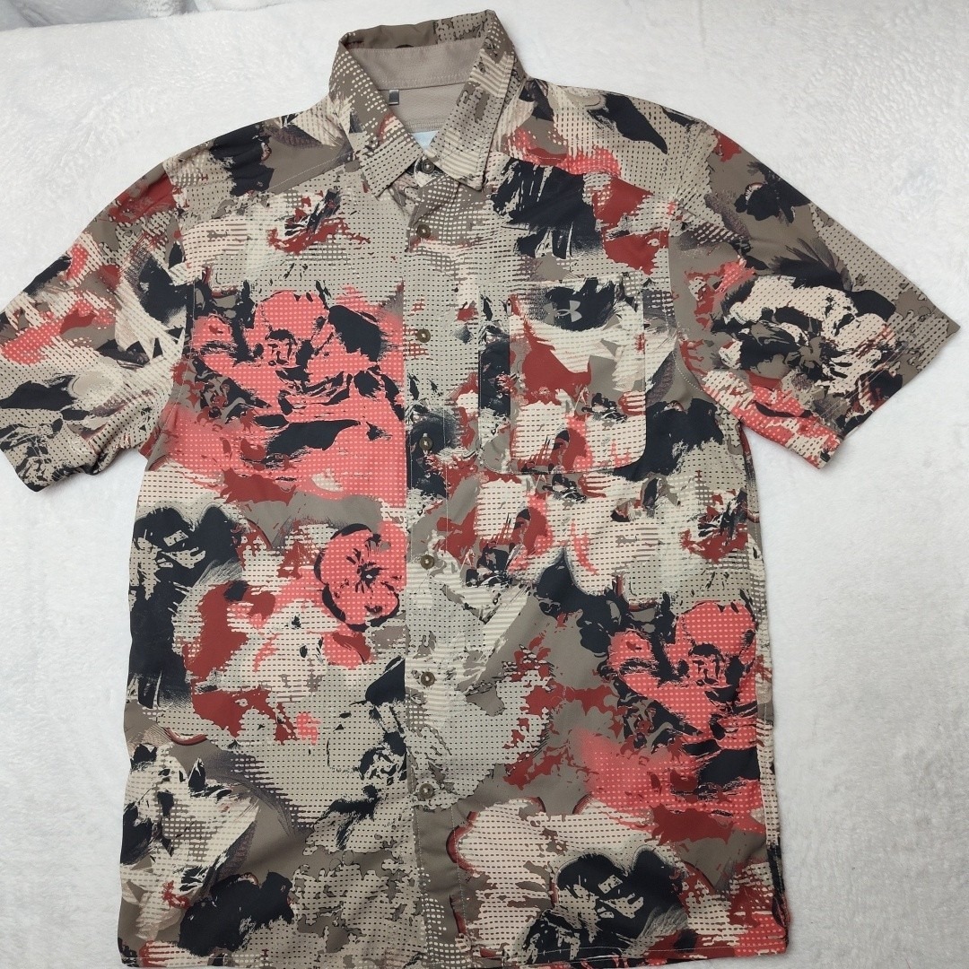 Under Armour Shirt Mens M Beige Floral Short Sleeve Dockside Polyester Pockets